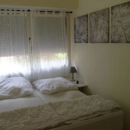 Inviting 2-bed House In Tignale Nyaraló