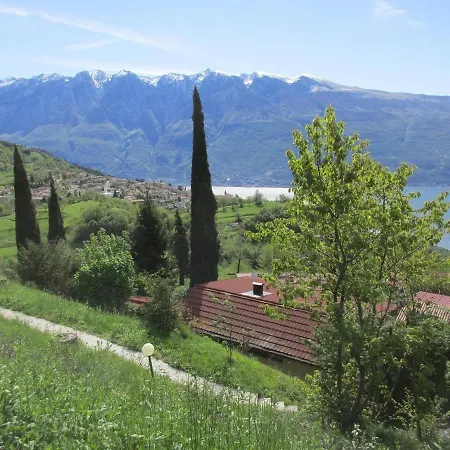 Inviting 2-bed House In Tignale Nyaraló Olzano