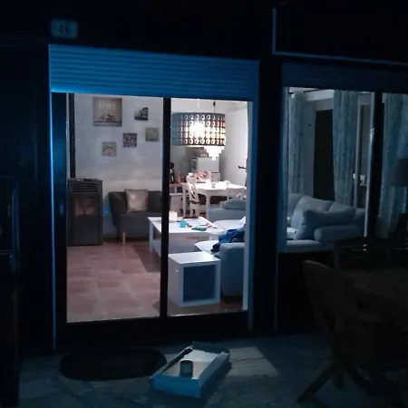 Inviting 2-bed House In Tignale Nyaraló